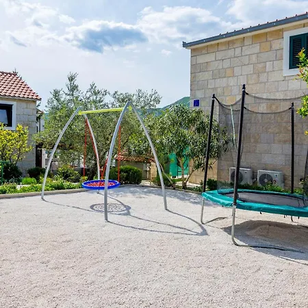 Josip Near , Private Pool וילה