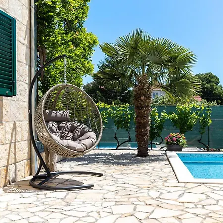 Josip Near , Private Pool וילה *