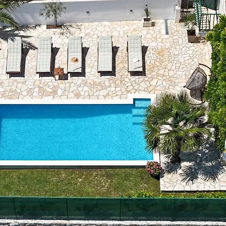 Josip Near , Private Pool