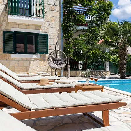 Josip Near , Private Pool וילה