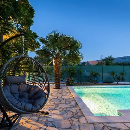 Josip Near , Private Pool *