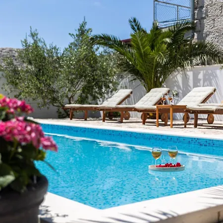 Josip Near , Private Pool * Omiš