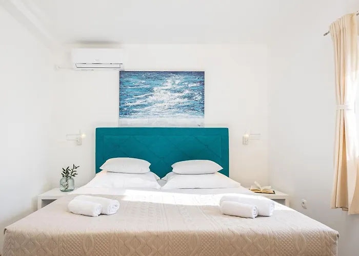 Josip Near , Private Pool אומיס
