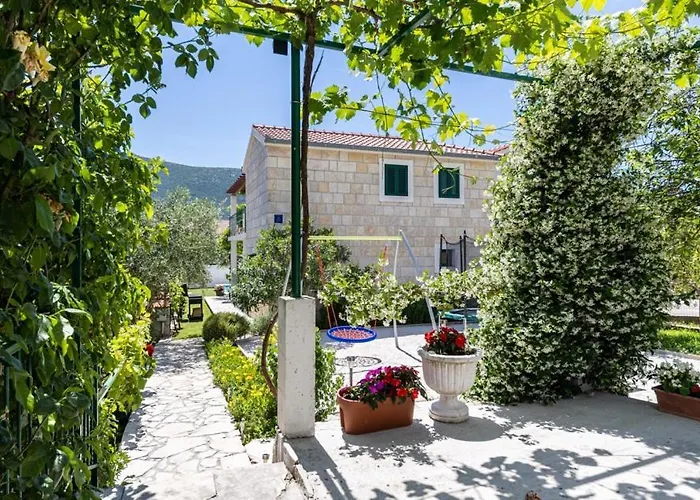 Josip Near , Private Pool אומיס