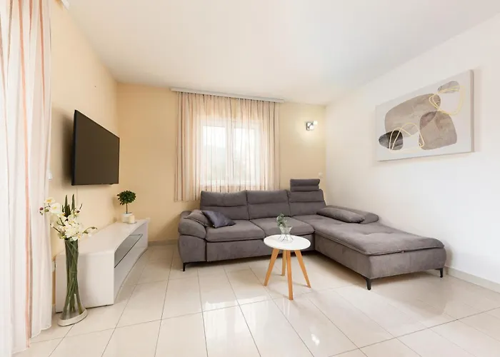 וילה Josip Near , Private Pool אומיס