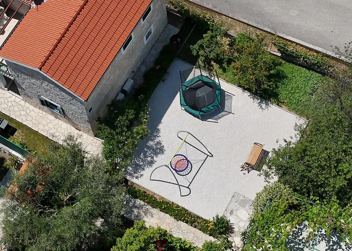 Josip Near , Private Pool