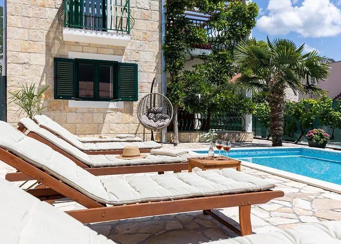 Josip Near , Private Pool וילה