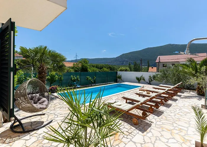 Josip Near , Private Pool וילה