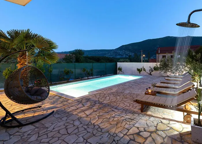 Josip Near , Private Pool וילה *